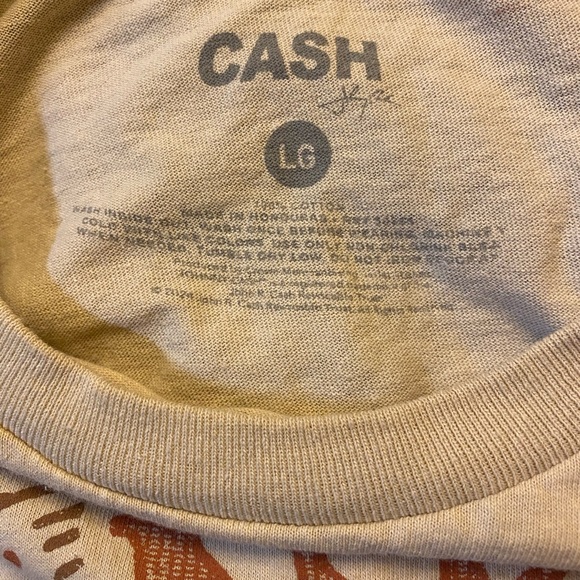 BNWT- LG Johnny Cash Graphic Tee - Beige - Picture 4 of 5